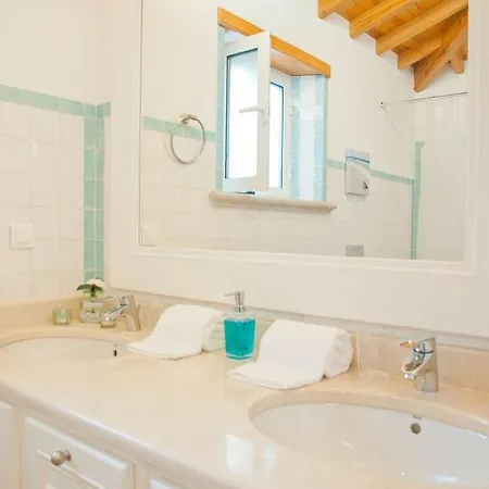 Olhos De Agua Sleeps 10 Pool Air Con Wifi