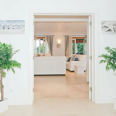 Villa Olhos De Agua Sleeps 10 Pool Air Con Wifi