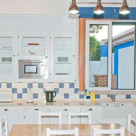 Olhos De Agua Sleeps 10 Pool Air Con Wifi *