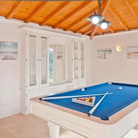 Olhos De Agua Sleeps 10 Pool Air Con Wifi *